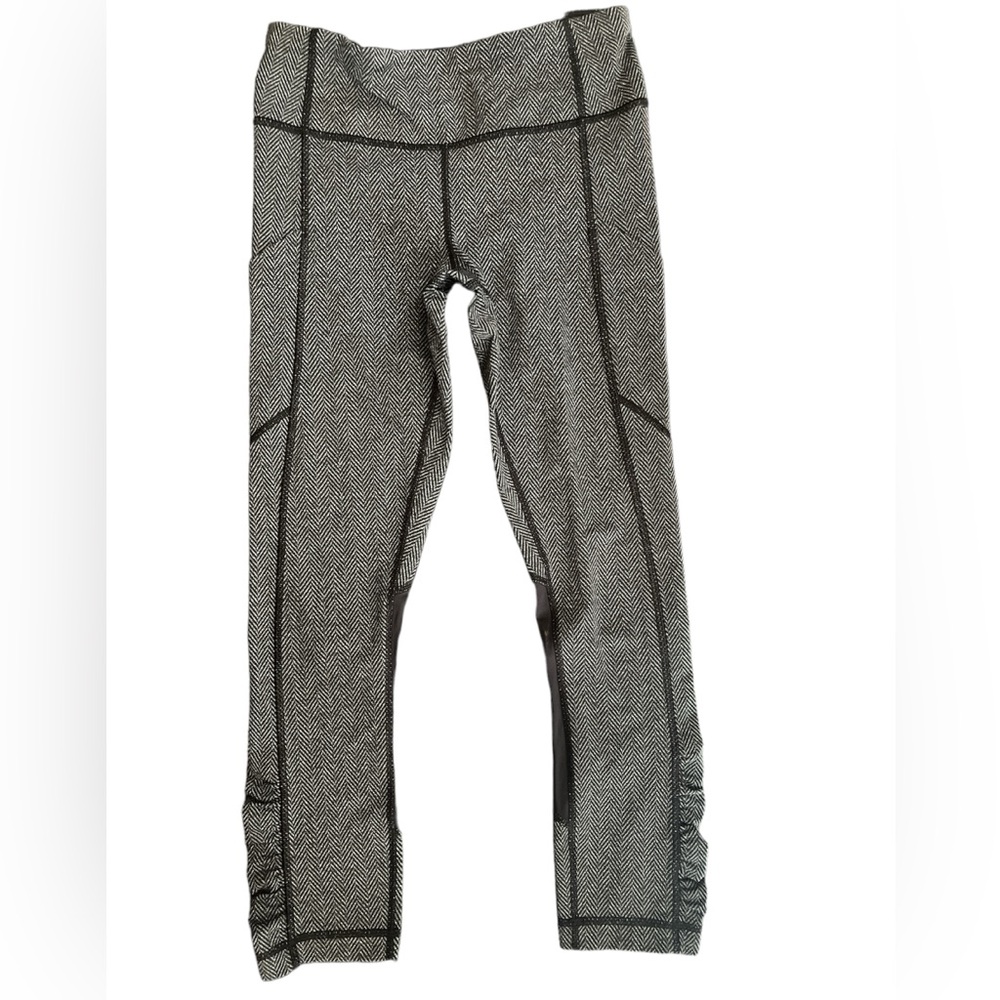 Lululemon Size 4 Speed ​​Crop Tights Herringbone 23" Ruffle.